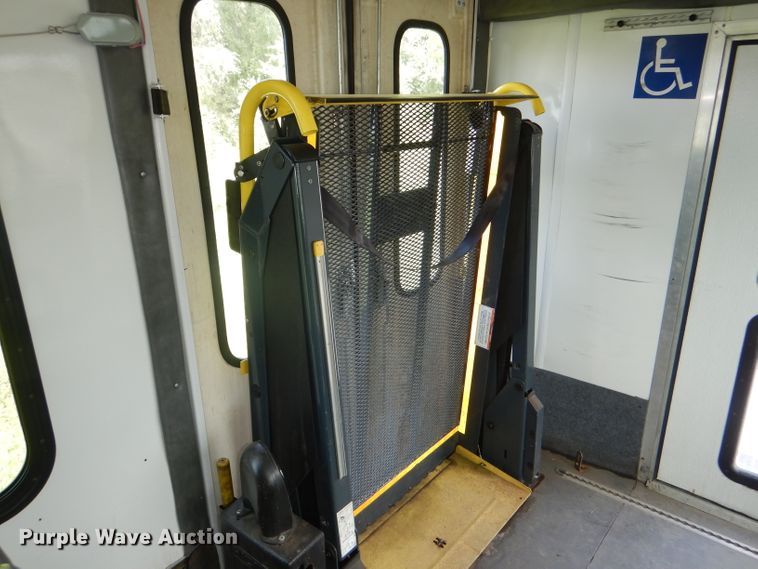 image for item DG4956 2010 Ford Econoline E450 Super Duty shuttle bus