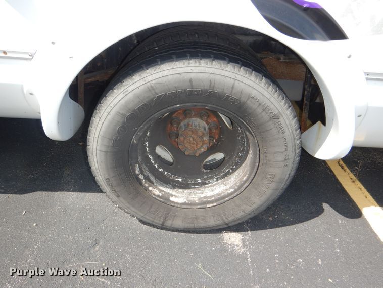 image for item DG4956 2010 Ford Econoline E450 Super Duty shuttle bus