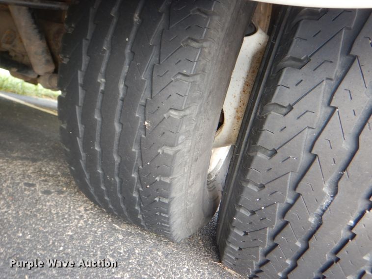 image for item DG4956 2010 Ford Econoline E450 Super Duty shuttle bus