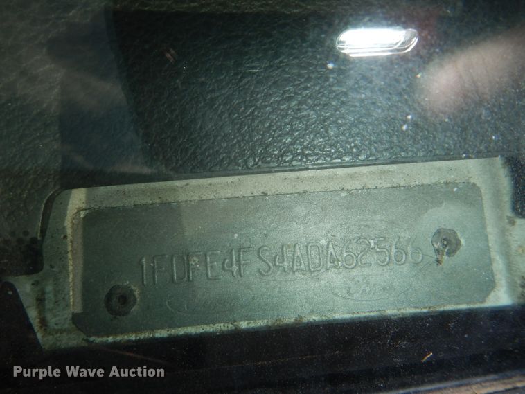 image for item DG4956 2010 Ford Econoline E450 Super Duty shuttle bus