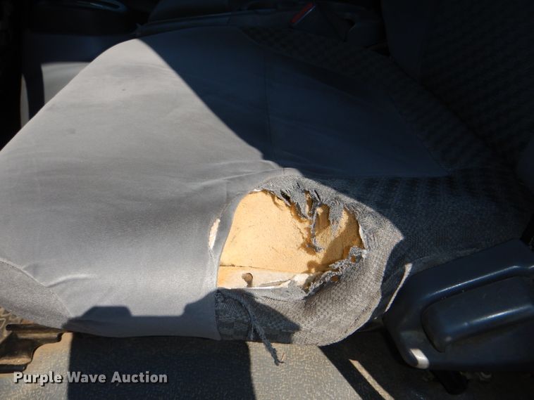 image for item DG4980 2012 Isuzu NQR refuse truck