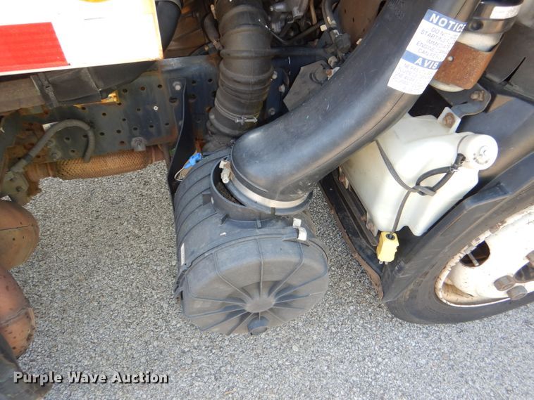 image for item DG4980 2012 Isuzu NQR refuse truck