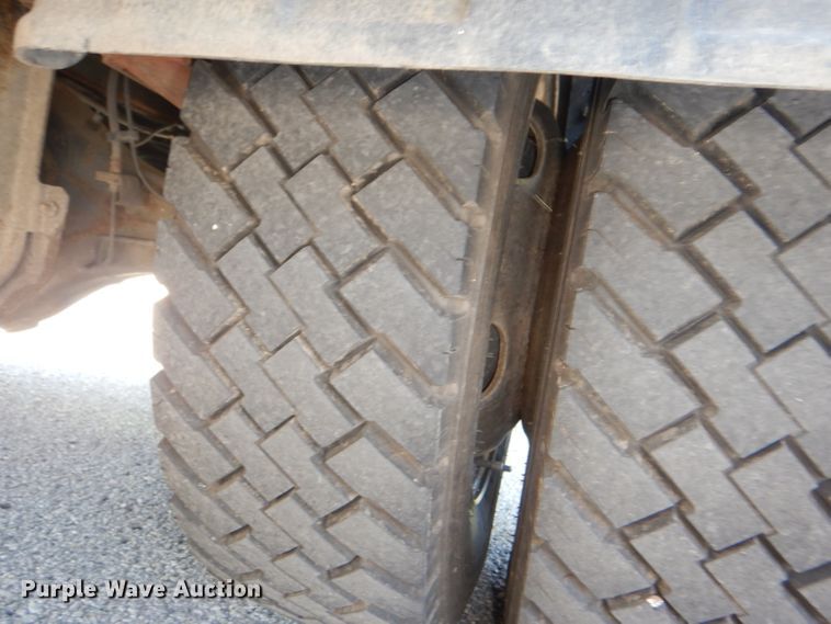 image for item DG4980 2012 Isuzu NQR refuse truck