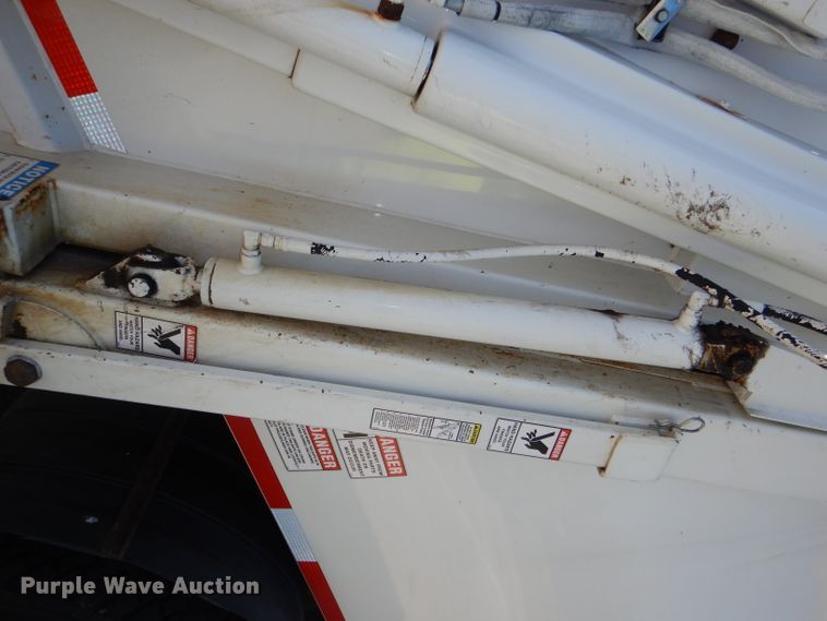 image for item DG4980 2012 Isuzu NQR refuse truck