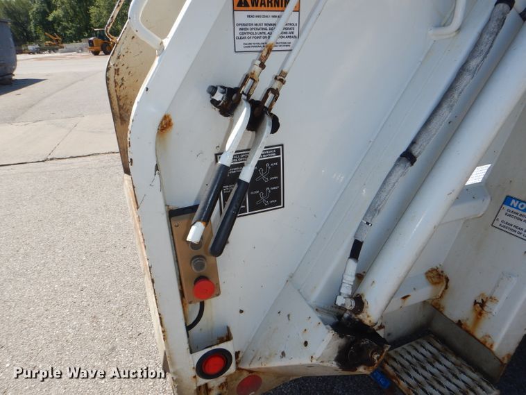 image for item DG4980 2012 Isuzu NQR refuse truck