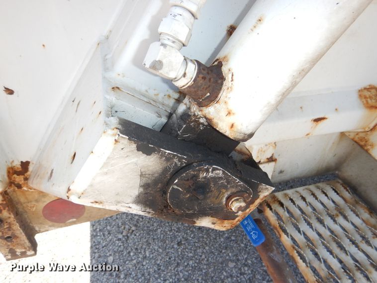 image for item DG4980 2012 Isuzu NQR refuse truck