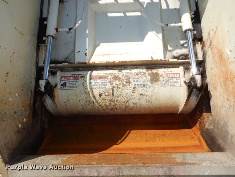 image for item DG4980 2012 Isuzu NQR refuse truck