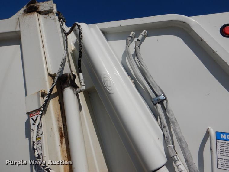 image for item DG4980 2012 Isuzu NQR refuse truck