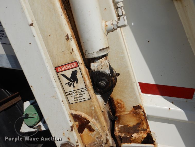 image for item DG4980 2012 Isuzu NQR refuse truck