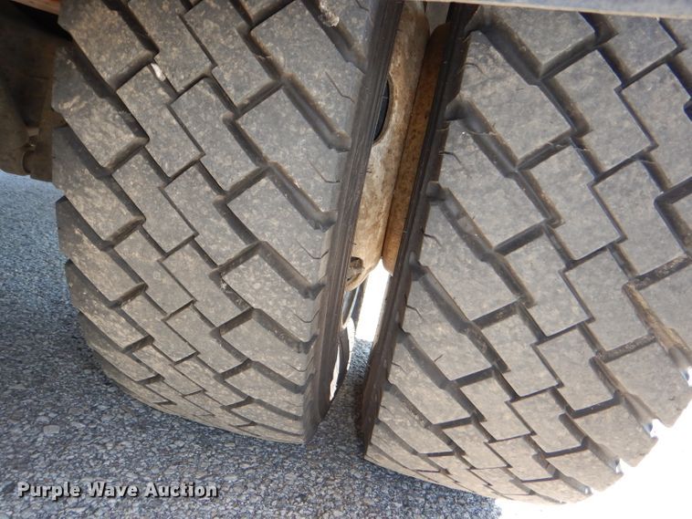 image for item DG4980 2012 Isuzu NQR refuse truck