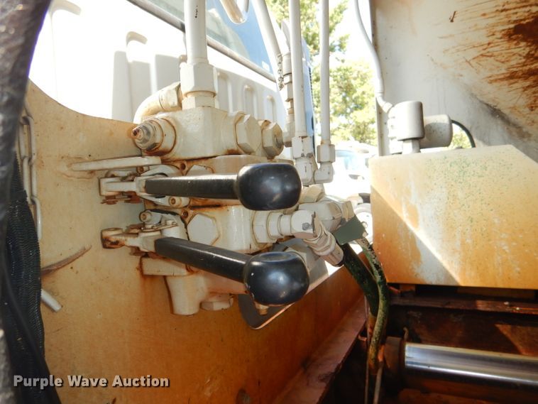 image for item DG4980 2012 Isuzu NQR refuse truck