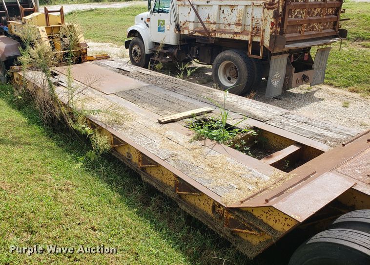 image for item DG7560 1993 Holden HGE44235 lowboy equipment trailer
