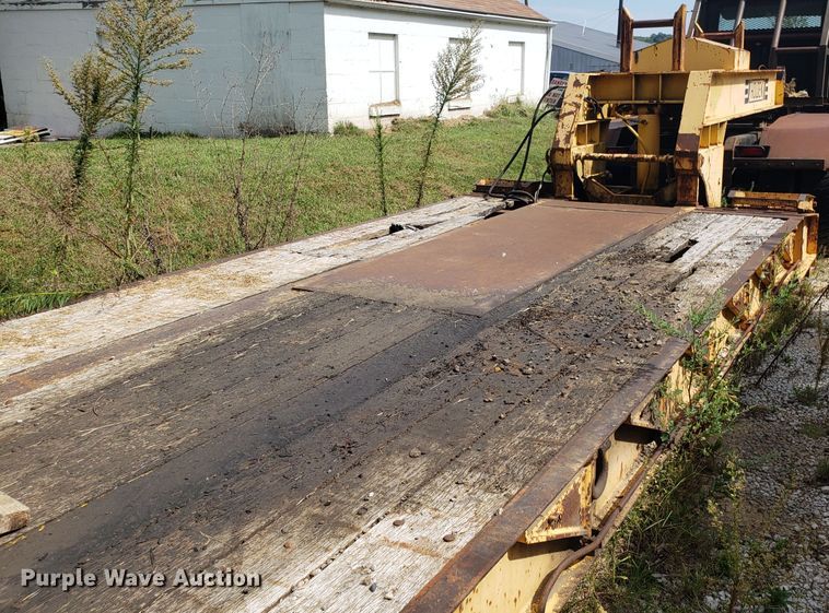 image for item DG7560 1993 Holden HGE44235 lowboy equipment trailer