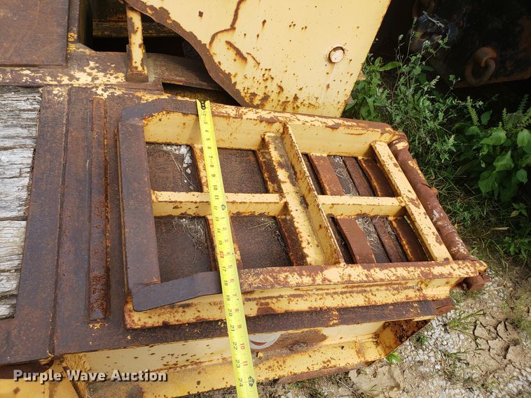 image for item DG7560 1993 Holden HGE44235 lowboy equipment trailer