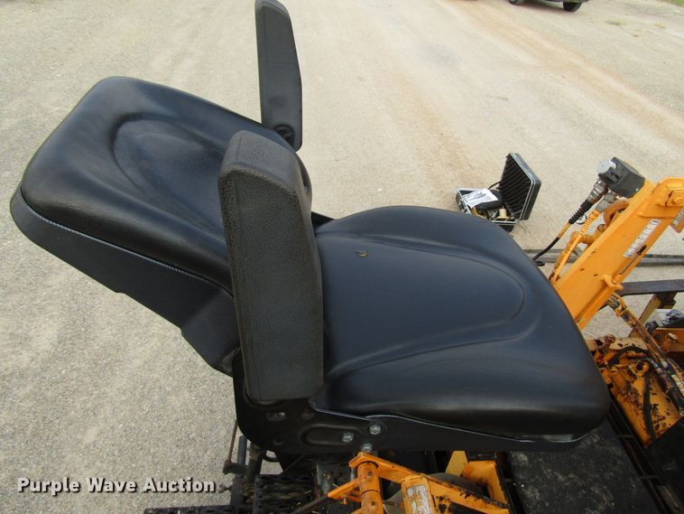 image for item DG8092 2004 LeeBoy L8500T paver