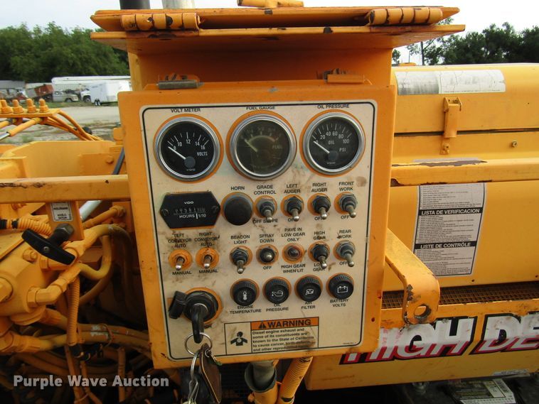 image for item DG8092 2004 LeeBoy L8500T paver