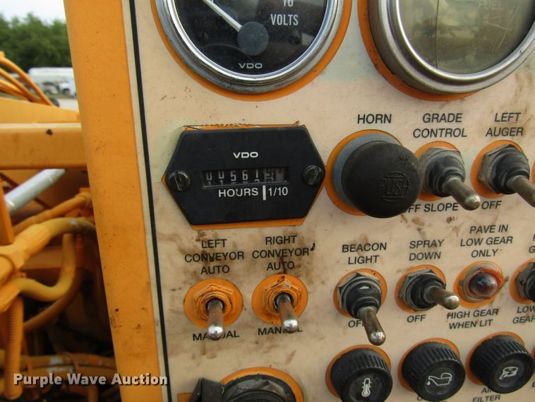 image for item DG8092 2004 LeeBoy L8500T paver