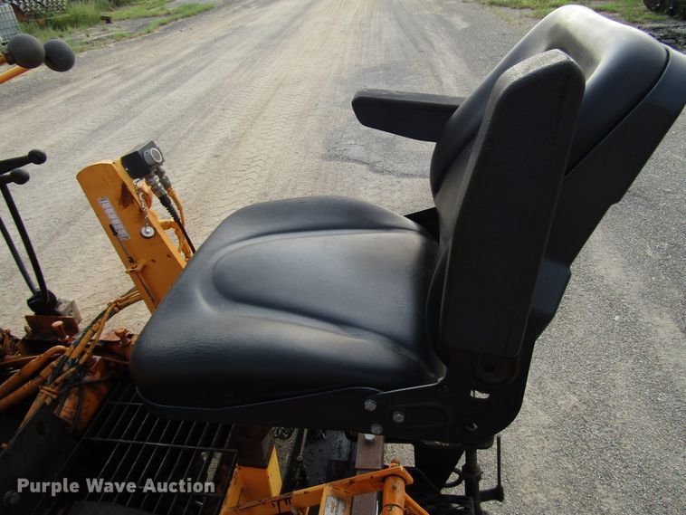 image for item DG8092 2004 LeeBoy L8500T paver