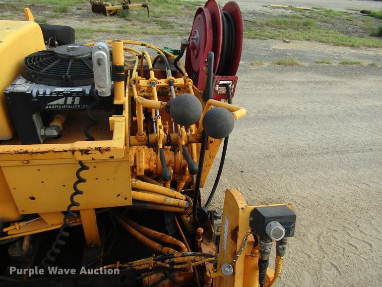 image for item DG8092 2004 LeeBoy L8500T paver