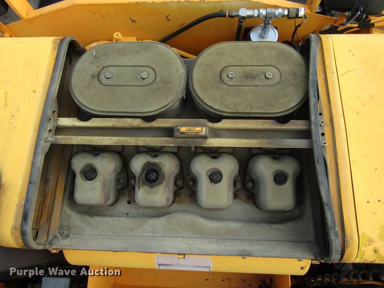 image for item DG8092 2004 LeeBoy L8500T paver