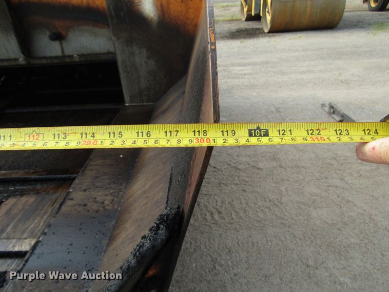 image for item DG8092 2004 LeeBoy L8500T paver