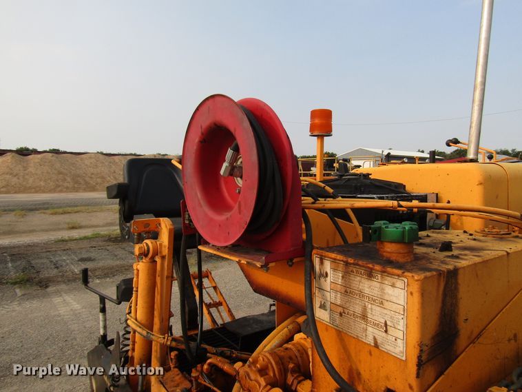 image for item DG8092 2004 LeeBoy L8500T paver