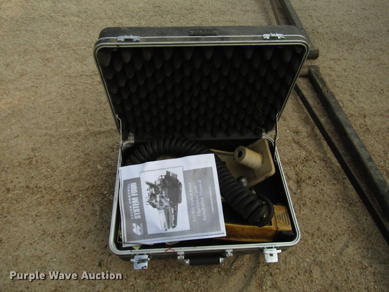 image for item DG8092 2004 LeeBoy L8500T paver