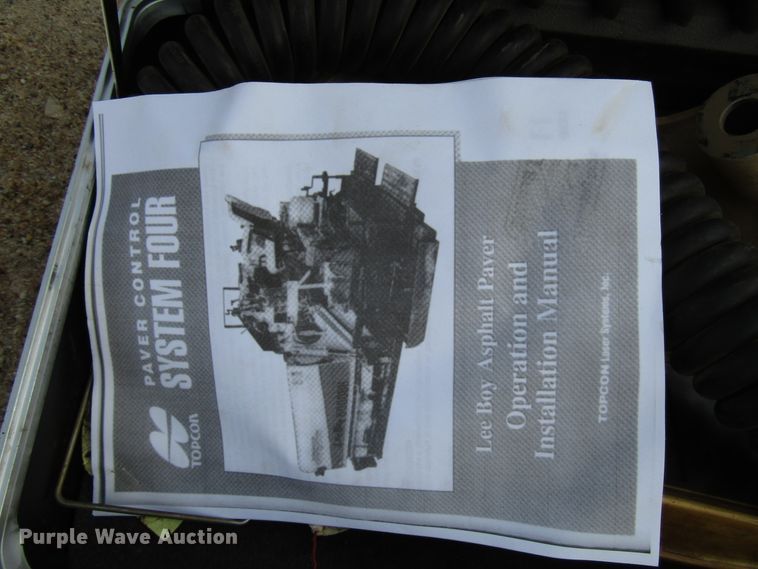 image for item DG8092 2004 LeeBoy L8500T paver