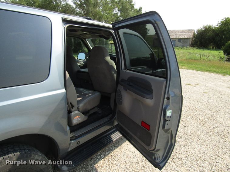 image for item DG8096 2001 Ford Excursion SUV