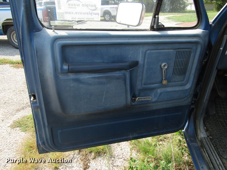 image for item DG8097 1985 Ford F150 pickup truck