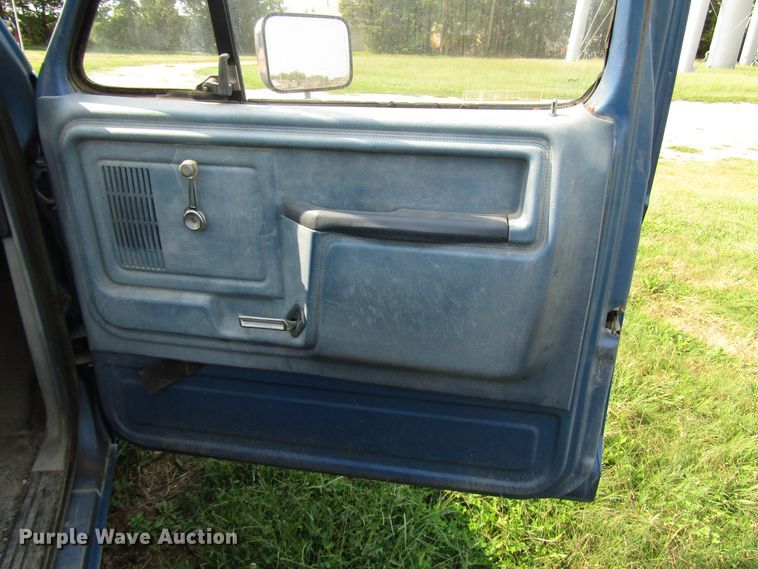 image for item DG8097 1985 Ford F150 pickup truck