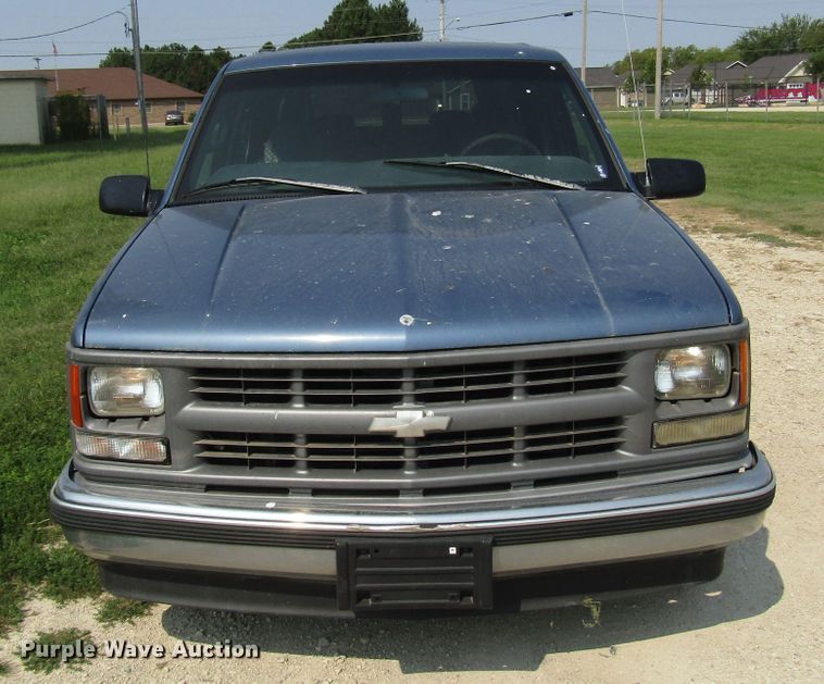 image for item DG8098 1997 Chevrolet Suburban C1500 SUV