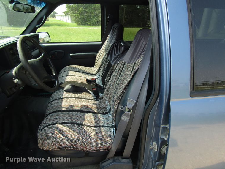 image for item DG8098 1997 Chevrolet Suburban C1500 SUV