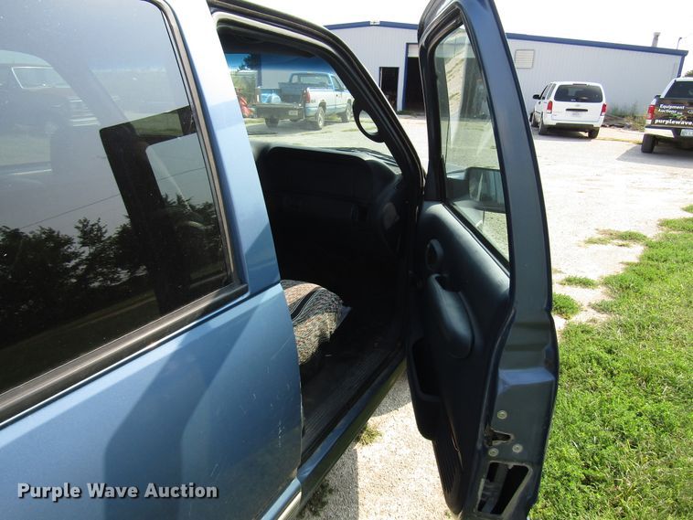 image for item DG8098 1997 Chevrolet Suburban C1500 SUV