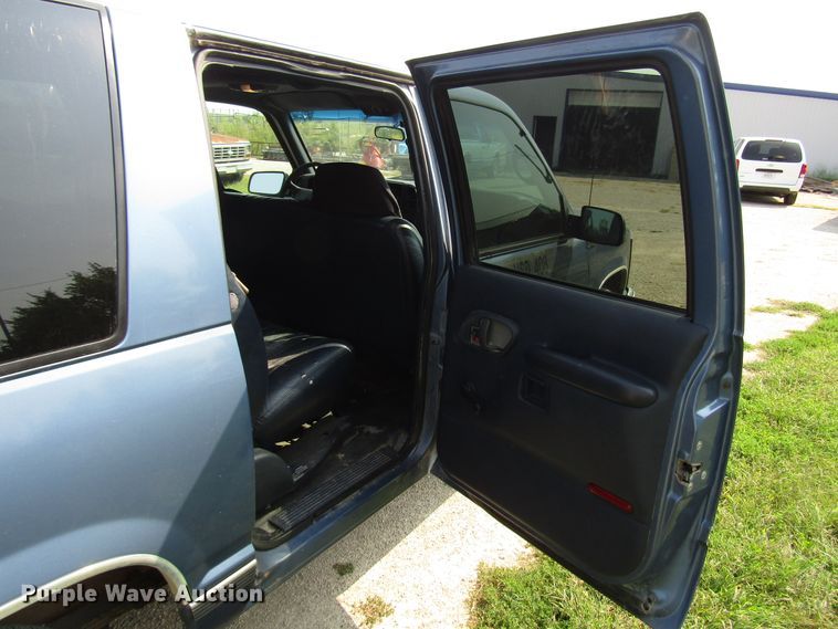 image for item DG8098 1997 Chevrolet Suburban C1500 SUV