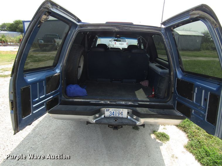 image for item DG8098 1997 Chevrolet Suburban C1500 SUV