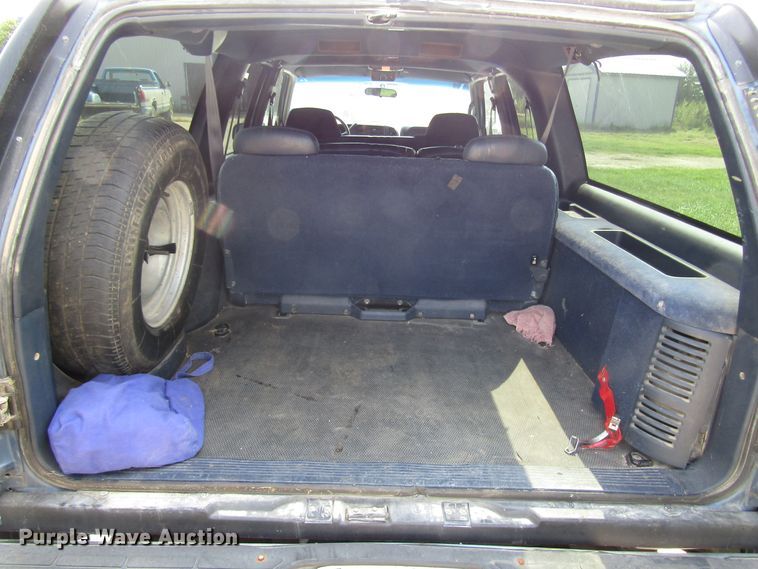 image for item DG8098 1997 Chevrolet Suburban C1500 SUV