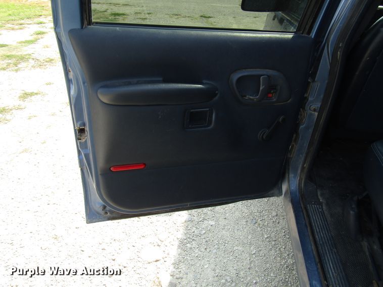 image for item DG8098 1997 Chevrolet Suburban C1500 SUV