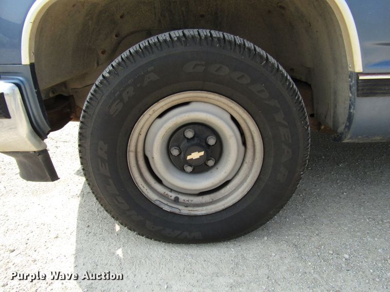 image for item DG8098 1997 Chevrolet Suburban C1500 SUV