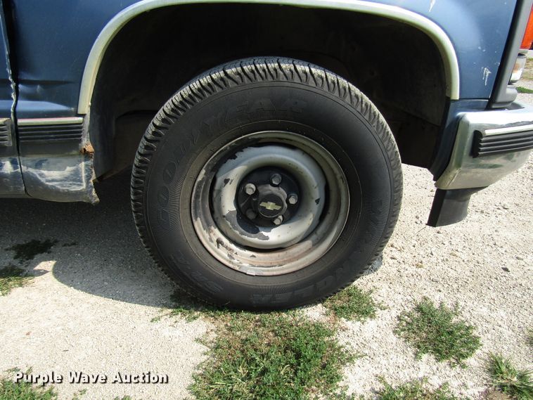 image for item DG8098 1997 Chevrolet Suburban C1500 SUV