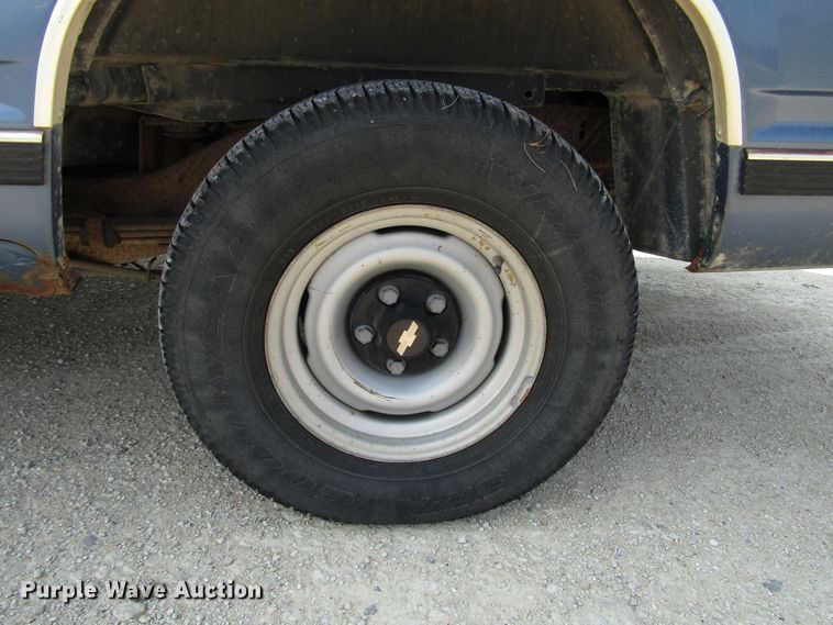 image for item DG8098 1997 Chevrolet Suburban C1500 SUV