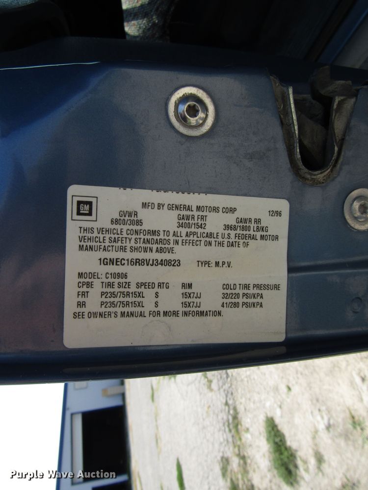 image for item DG8098 1997 Chevrolet Suburban C1500 SUV