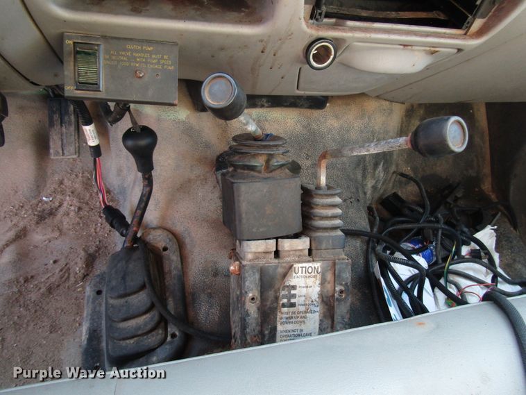 image for item DG8102 1999 Ford F450 Super Duty dump truck