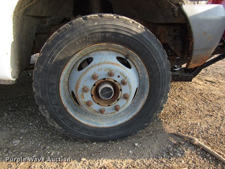 image for item DG8102 1999 Ford F450 Super Duty dump truck