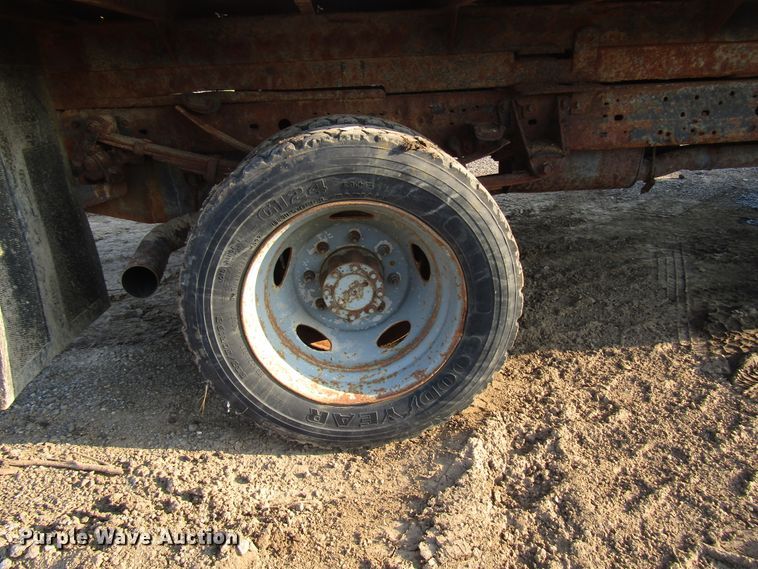 image for item DG8102 1999 Ford F450 Super Duty dump truck