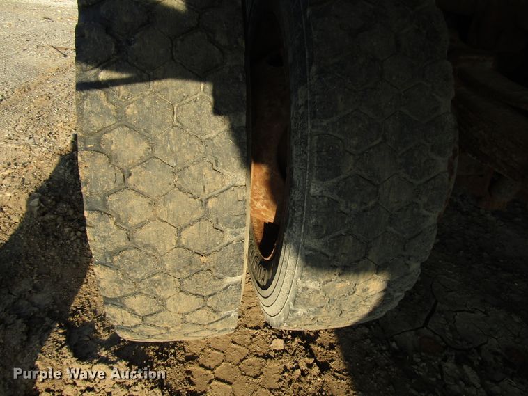 image for item DG8102 1999 Ford F450 Super Duty dump truck