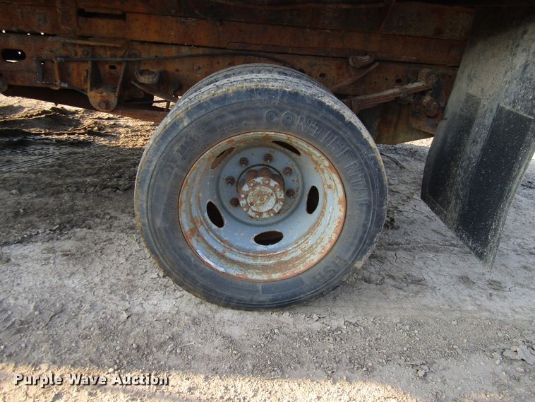 image for item DG8102 1999 Ford F450 Super Duty dump truck