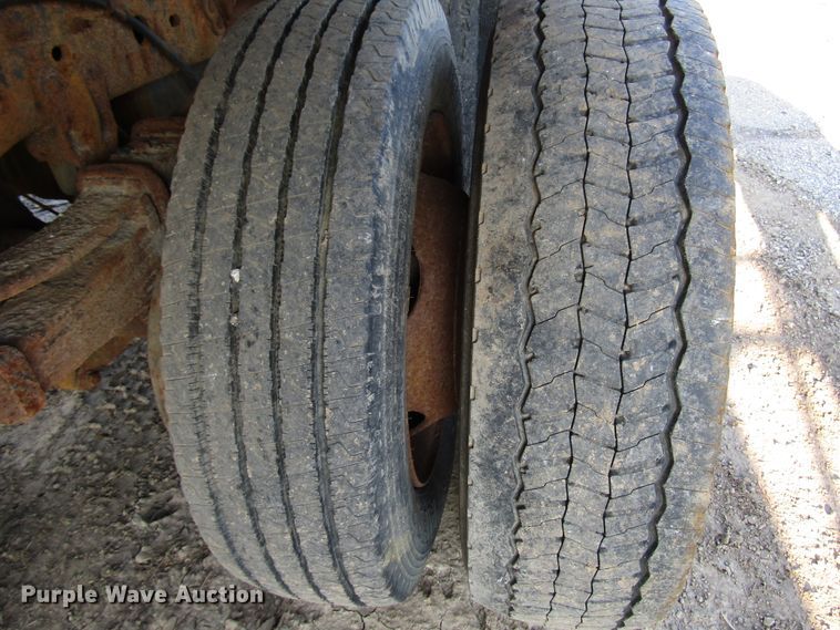 image for item DG8102 1999 Ford F450 Super Duty dump truck