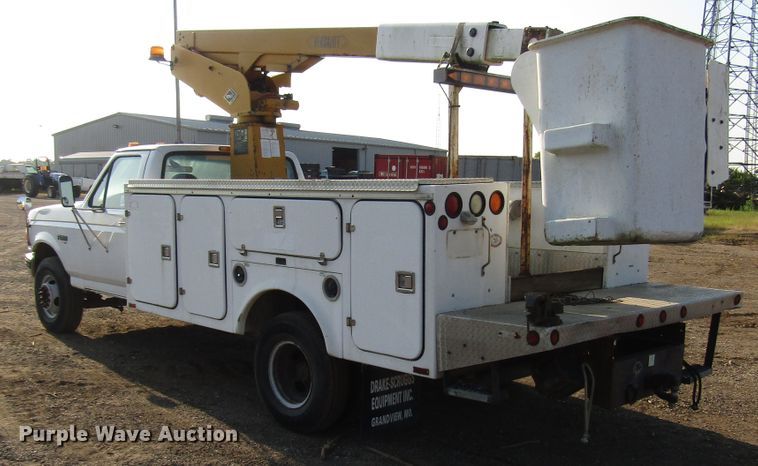 image for item DG8103 1997 Ford F450 Super Duty bucket truck