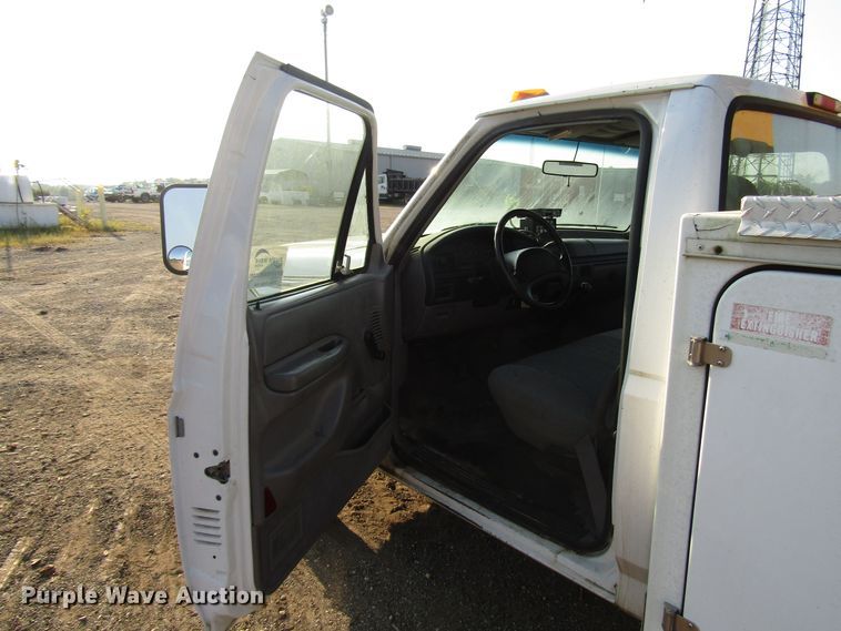 image for item DG8103 1997 Ford F450 Super Duty bucket truck